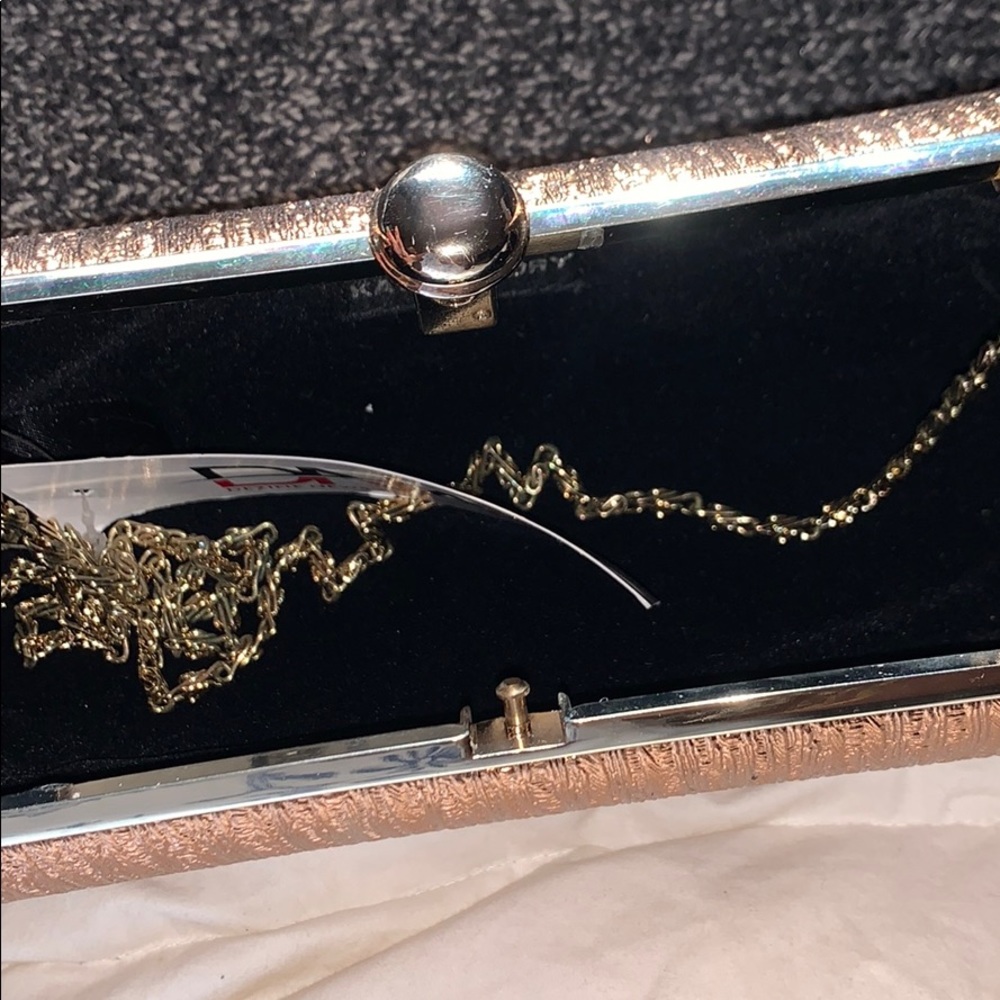 Clutch - Picture 2 of 5